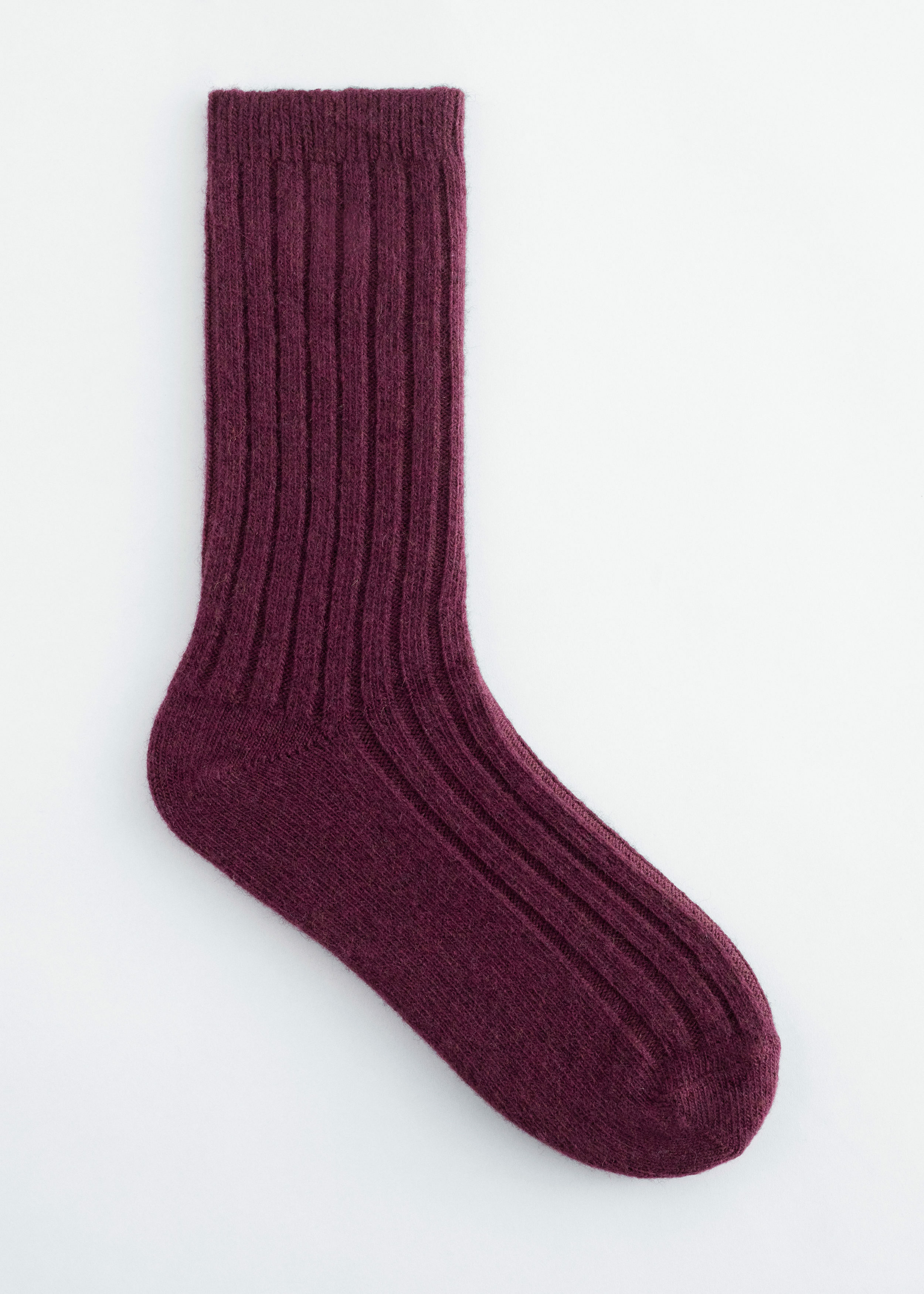 앤아더스토리즈 소프트 울 삭스의 버건디컬러 Product입니다.