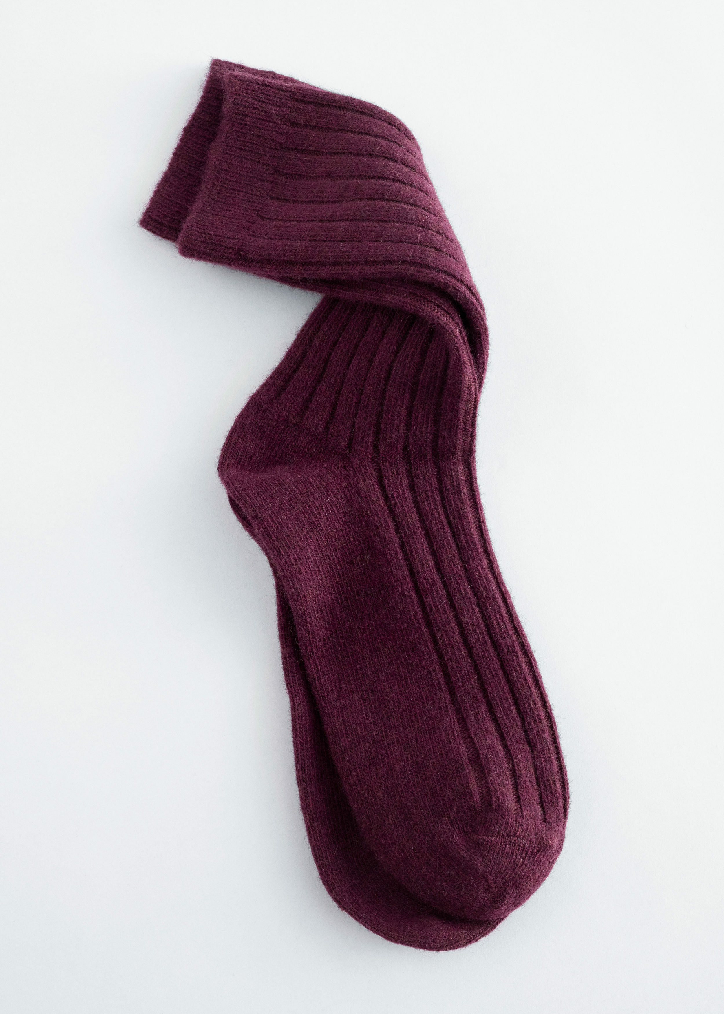 앤아더스토리즈 소프트 울 삭스의 버건디컬러 Product입니다.