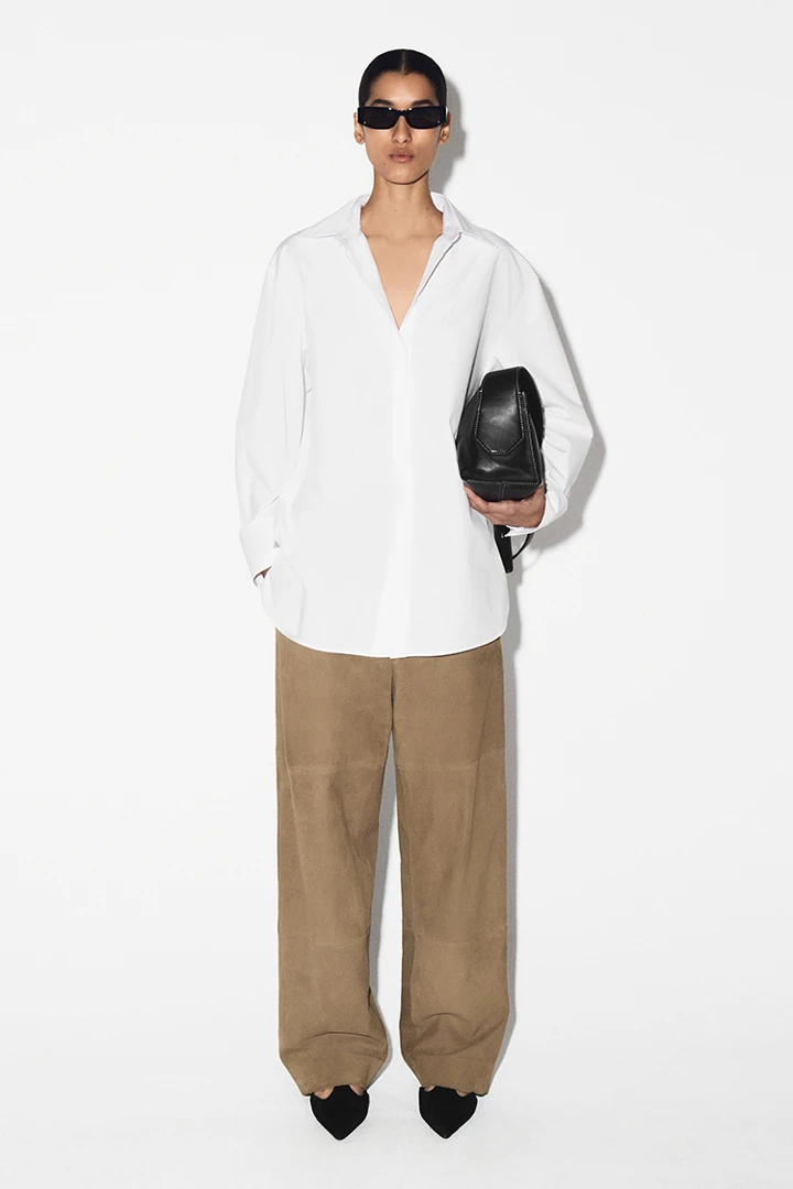 COS default image 1 of 화이트 in 테일러드 코튼 포플린 셔츠