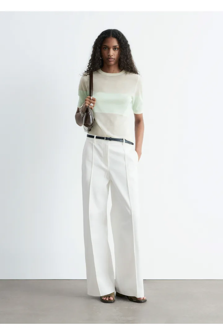 앤아더스토리즈 파인 니트 티셔츠의 베이지/터쿼이즈컬러 ECOMLook입니다.