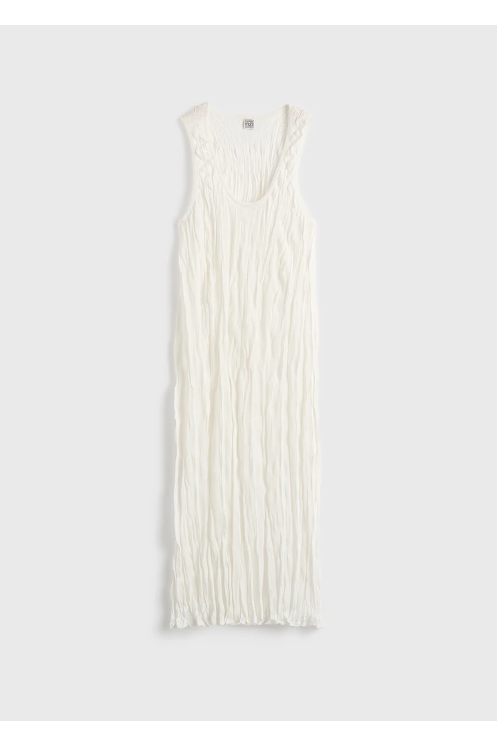 TOTEME 크링클드 니트 탱크탑 드레스 화이트의 화이트컬러 4번쨰 이미지입니다.