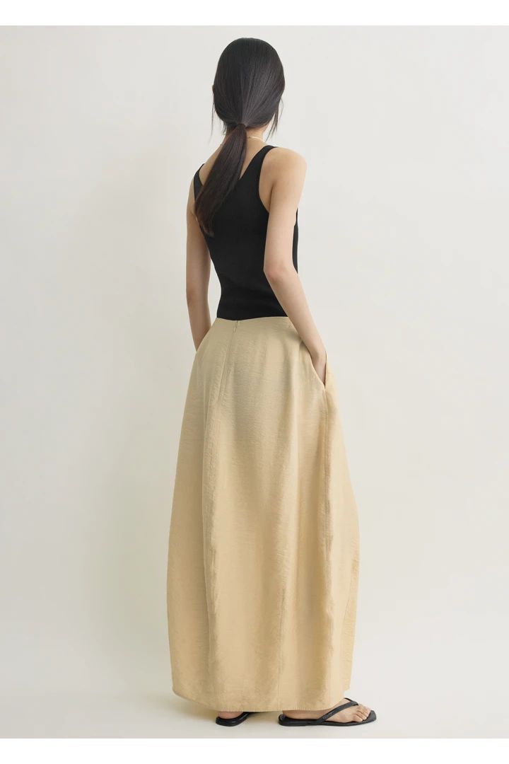 TOTEME 패러슈트 스커트 스톤의 스톤컬러 2번쨰 이미지입니다.