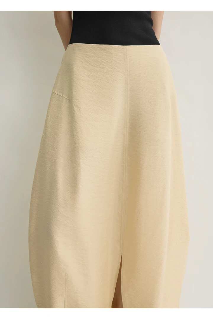 TOTEME 패러슈트 스커트 스톤의 스톤컬러 3번쨰 이미지입니다.