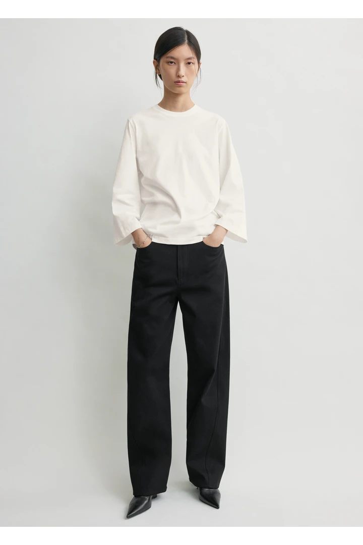 TOTEME 와이드 슬리브 티셔츠 화이트의 화이트컬러 1번쨰 이미지입니다.