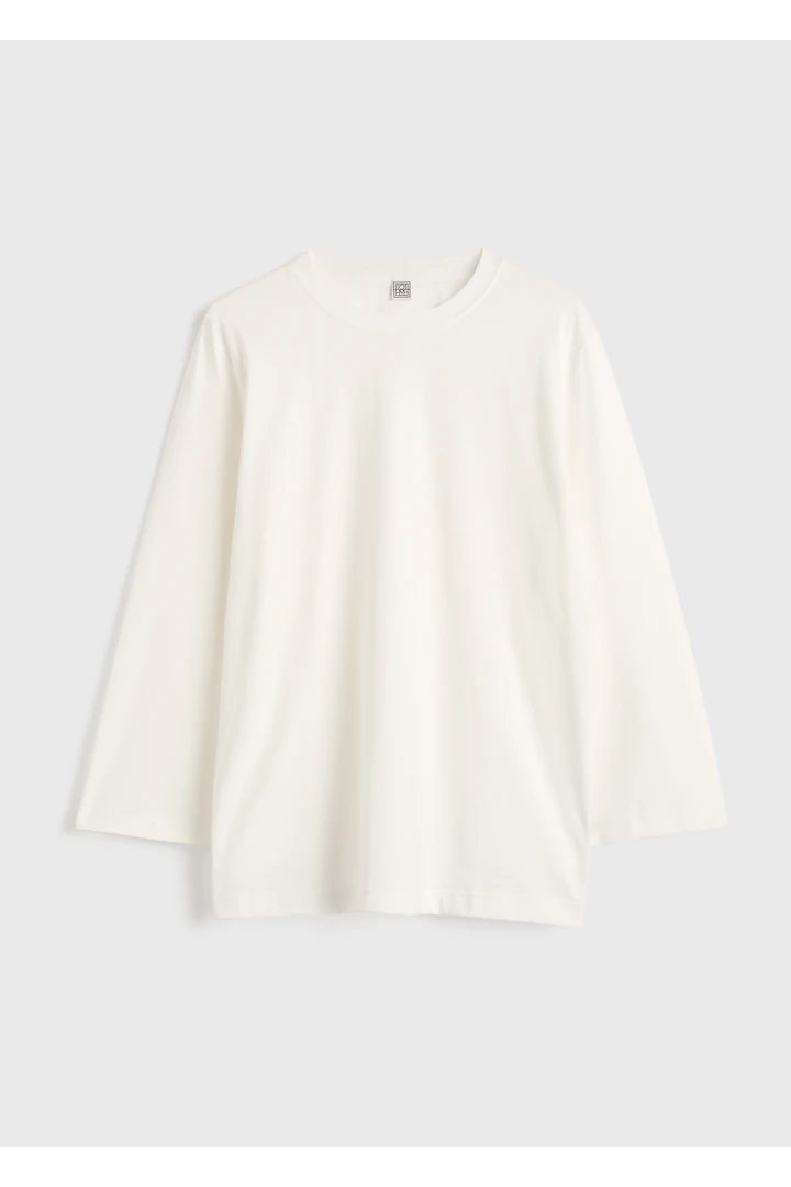 TOTEME 와이드 슬리브 티셔츠 화이트의 화이트컬러 4번쨰 이미지입니다.