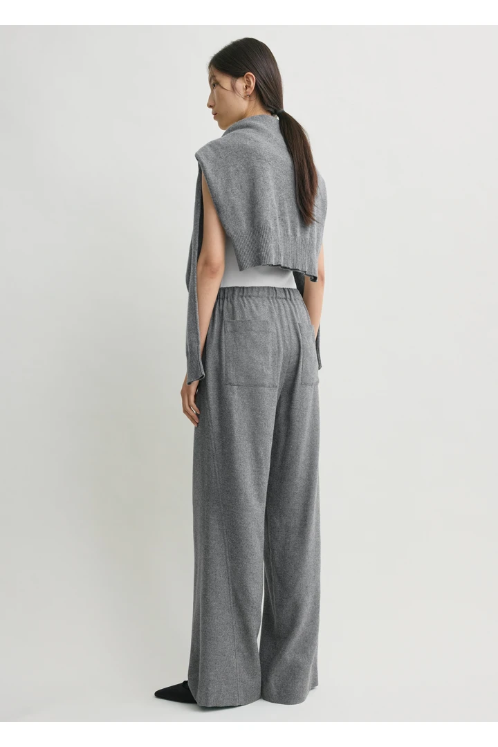 TOTEME 이지 플란넬 트라우저 그레이의 그레이컬러 2번쨰 이미지입니다.