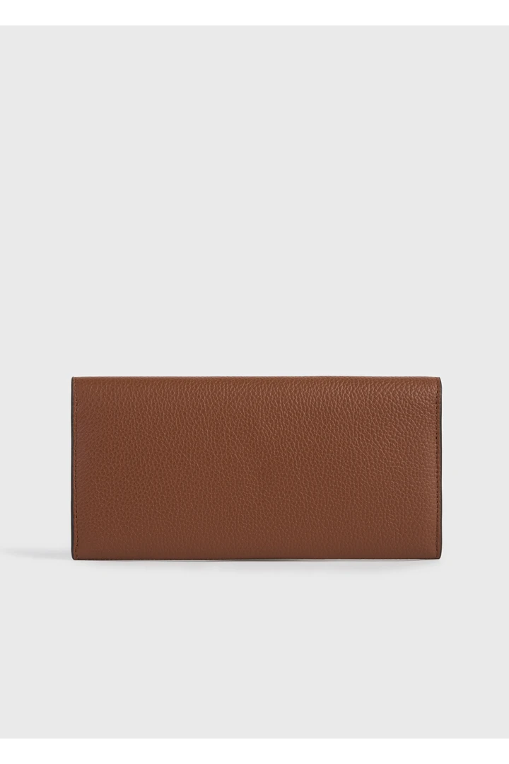 TOTEME 티 플랩 그레인 레더 월렛 시에나의 시에나컬러 5번쨰 이미지입니다.