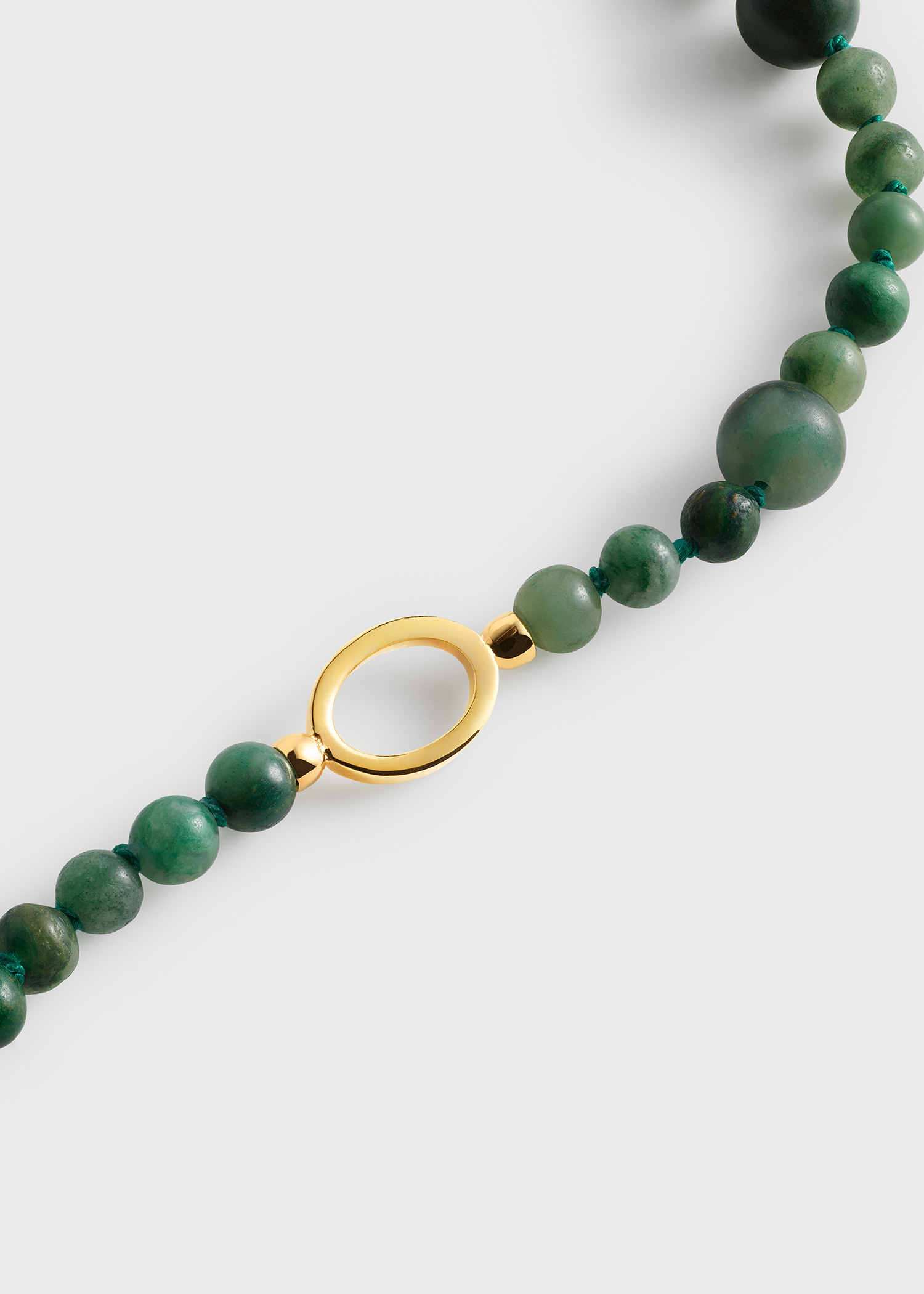 TOTEME 인피니티 비드 넥레이스 다크 그린의 다크 그린컬러 5번쨰 이미지입니다.
