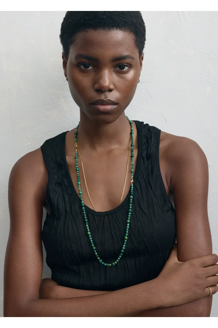 TOTEME 인피니티 비드 넥레이스 다크 그린의 다크 그린컬러 1번쨰 이미지입니다.