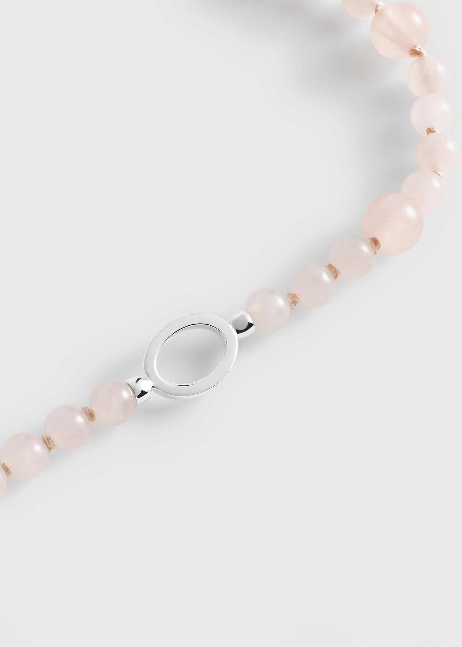 TOTEME 인피니티 비드 넥레이스 블룸의 블룸컬러 5번쨰 이미지입니다.