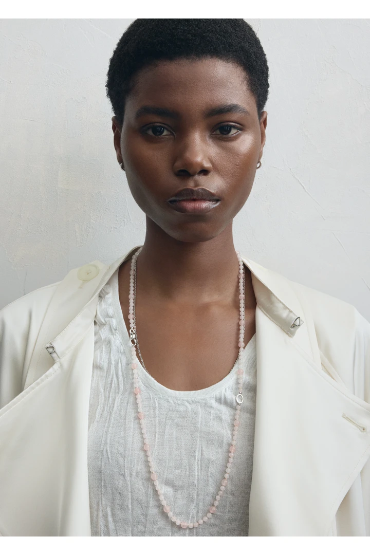 TOTEME 인피니티 비드 넥레이스 블룸의 블룸컬러 1번쨰 이미지입니다.