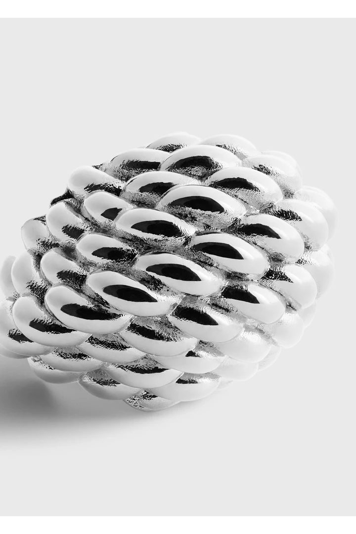 TOTEME 로프 후프 이어링 실버의 실버컬러 6번쨰 이미지입니다.