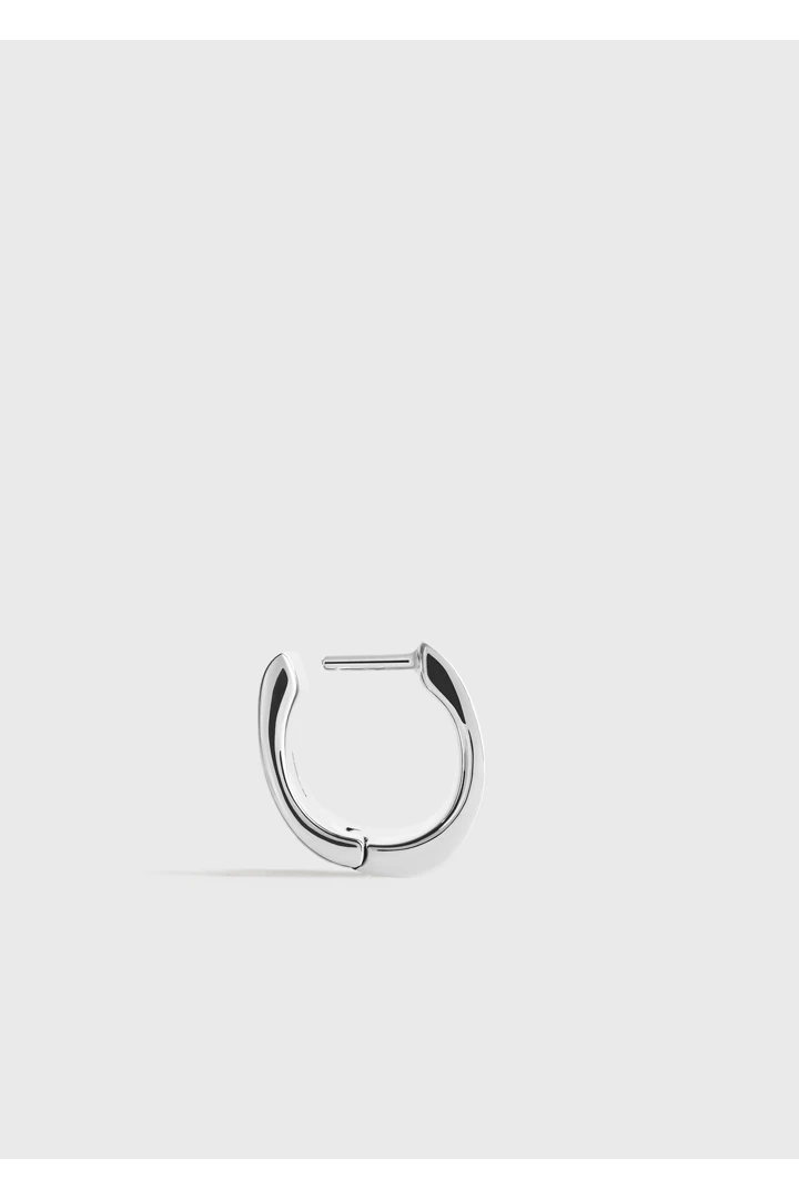 TOTEME 쁘띠뜨 시그니처 후프 이어링 실버의 실버컬러 5번쨰 이미지입니다.