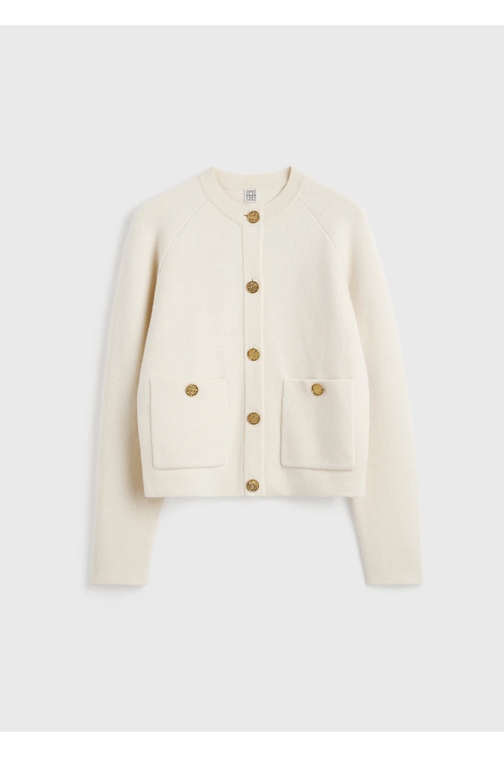 TOTEME 해머드 버튼 가디건 밀크의 밀크컬러 4번쨰 이미지입니다.