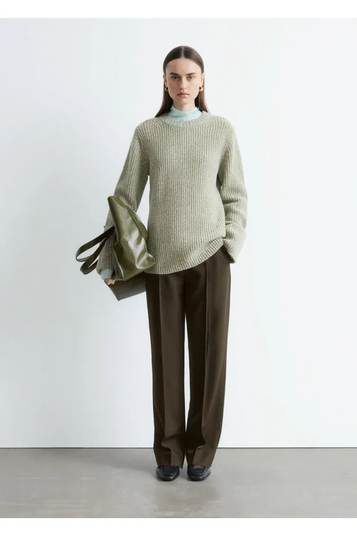 앤아더스토리즈 액센트 스티치 메리노 울 스웨터의 터쿼이즈 멜란지컬러 ECOMLook입니다.