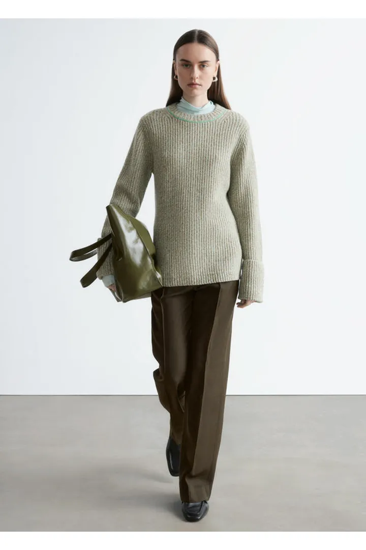 앤아더스토리즈 액센트 스티치 메리노 울 스웨터의 터쿼이즈 멜란지컬러 ECOMLook입니다.