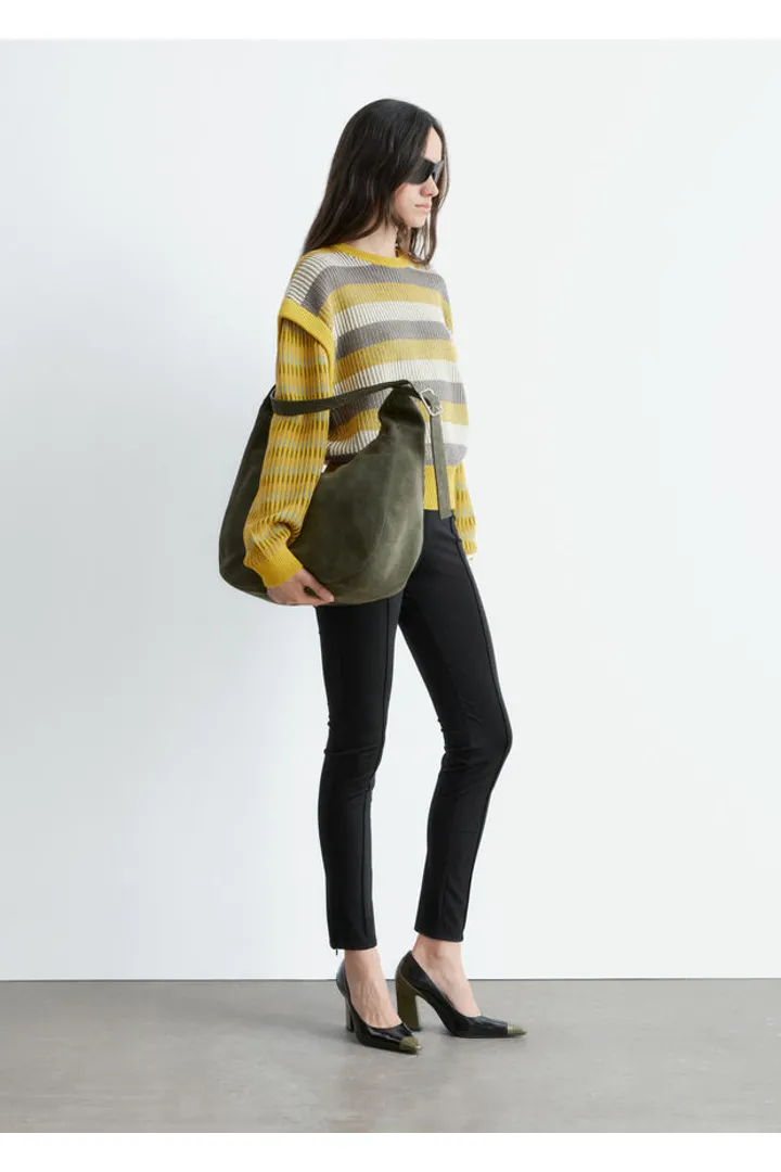 앤아더스토리즈 스트라이프 패널 니트 스웨터의 옐로우-그레이 스트라이프컬러 ECOMLook입니다.