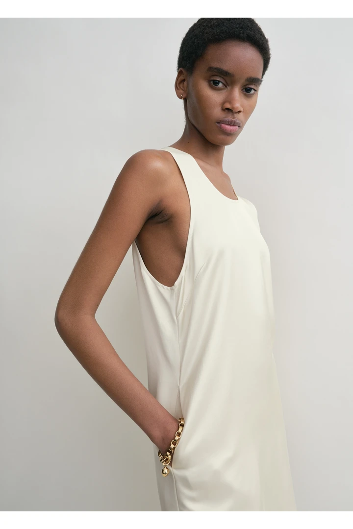 TOTEME 스쿠프-넥 드레스 에크루의 에크루컬러 4번쨰 이미지입니다.