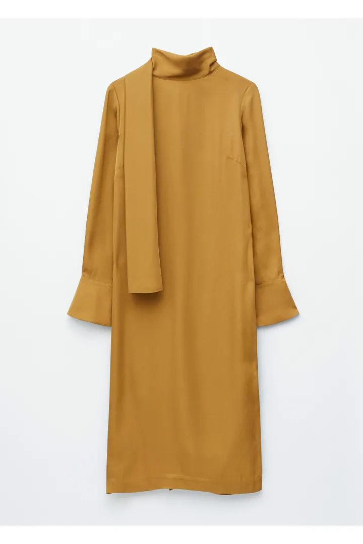 앤아더스토리즈 스카프 넥 미디 드레스의 머스타드 옐로우컬러 Product입니다.