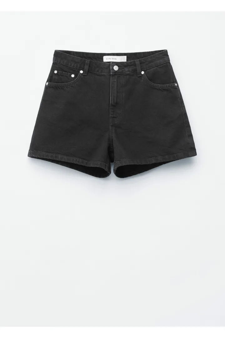 앤아더스토리즈 릴렉스드 데님 쇼츠의 블랙컬러 Product입니다.