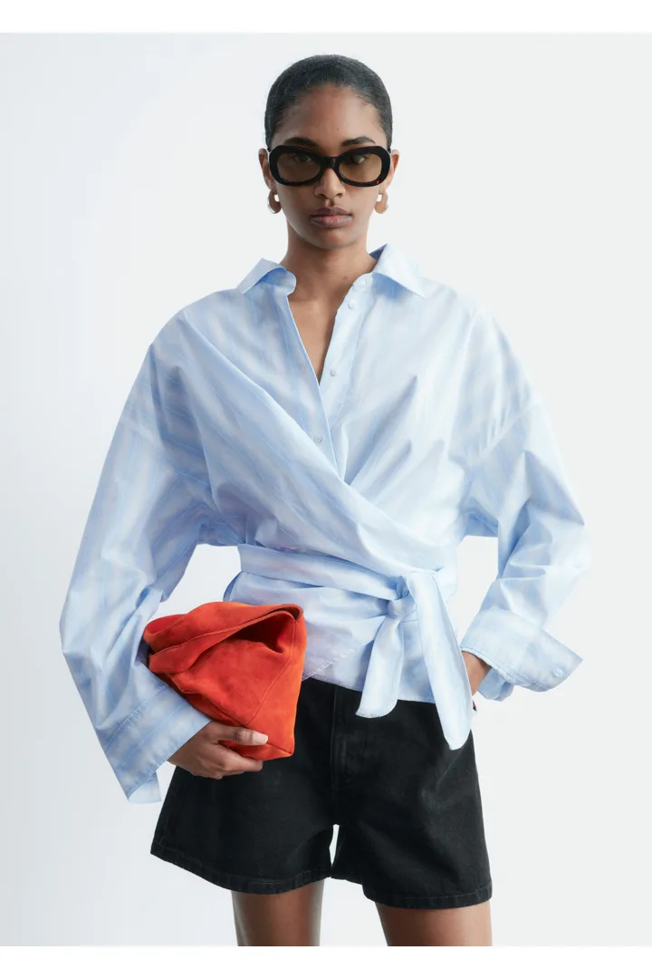 앤아더스토리즈 릴렉스드 데님 쇼츠의 블랙컬러 ECOMLook입니다.