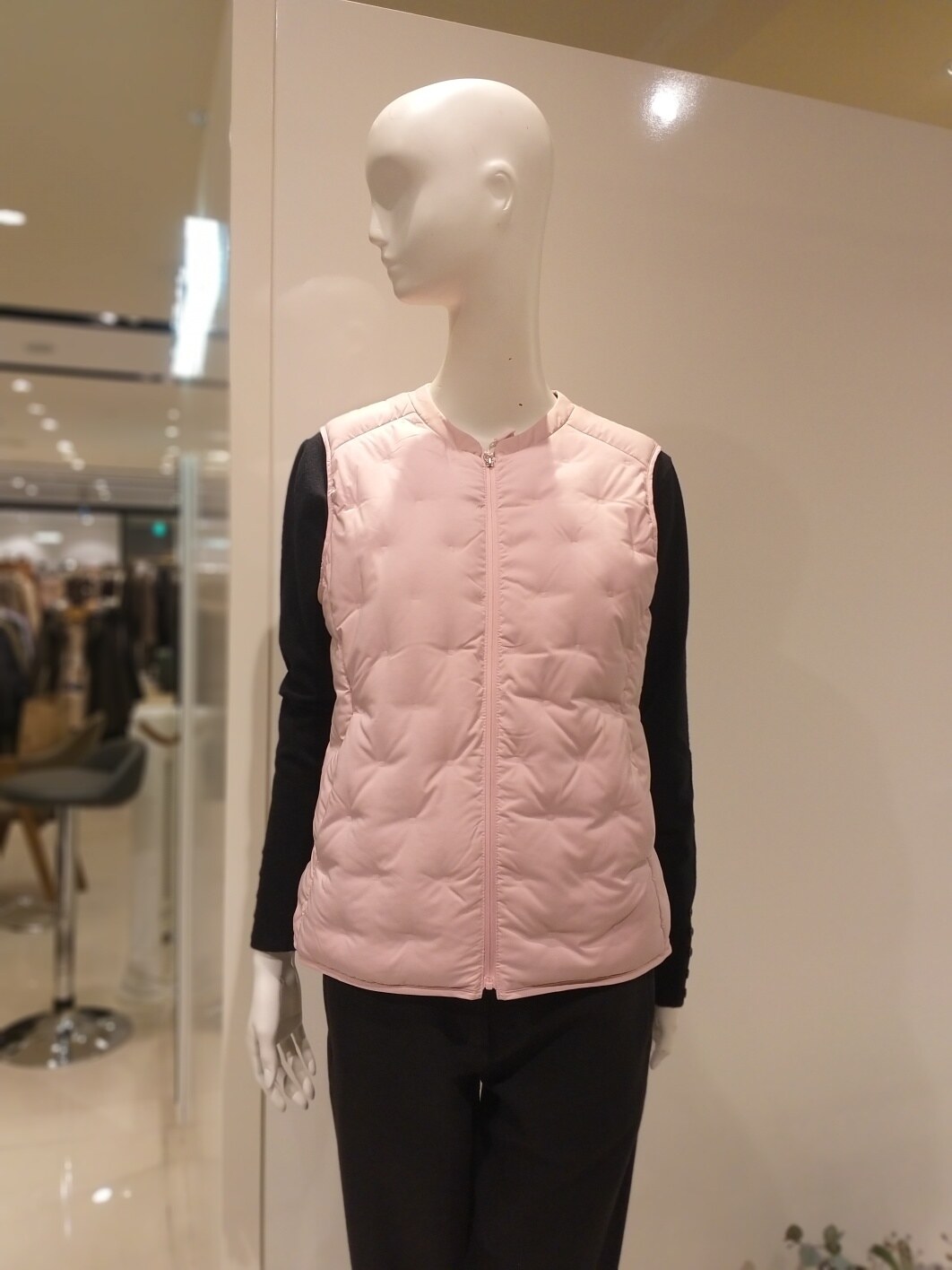 벨라디터치 V9D4VT25 경량구스조끼 상품 이미지