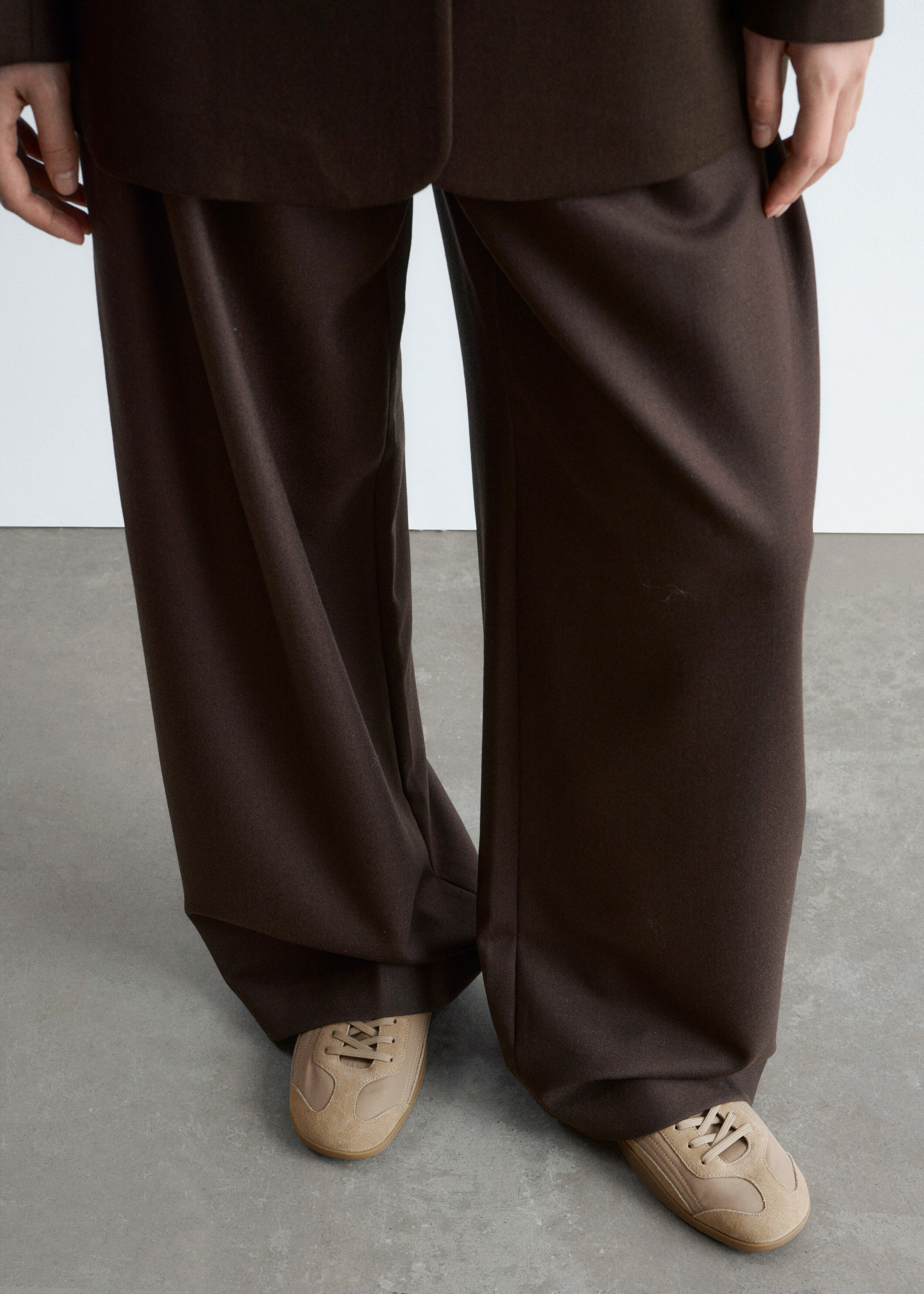 &OS image 0 of 베이지 in 미니멀 레더 스니커즈