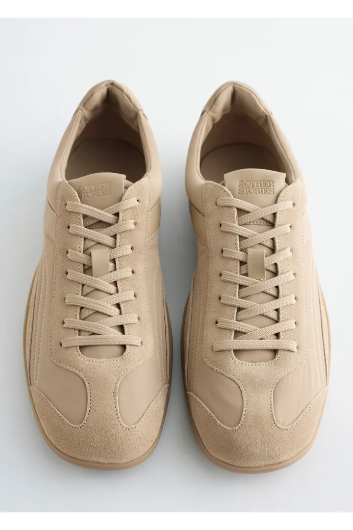앤아더스토리즈 미니멀 레더 스니커즈의 베이지컬러 Product입니다.