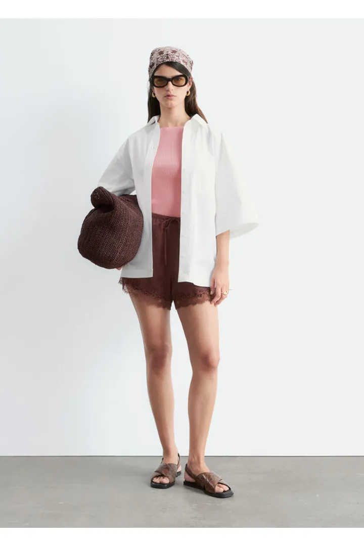 앤아더스토리즈 크로스오버 레더 샌들의 브라운/페이크 스네이크컬러 Environmental입니다.