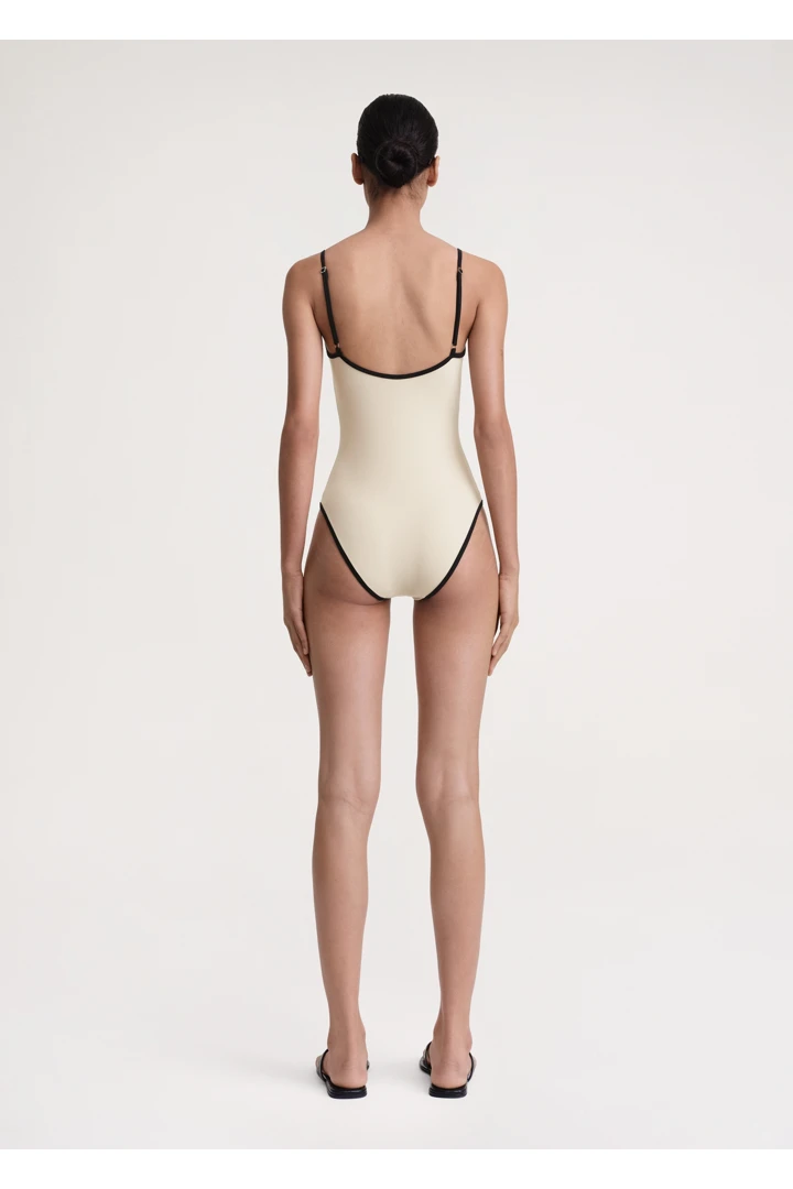 TOTEME 스트라이프 엣지 스윔수트 라이트 헤이의 라이트 헤이컬러 2번쨰 이미지입니다.