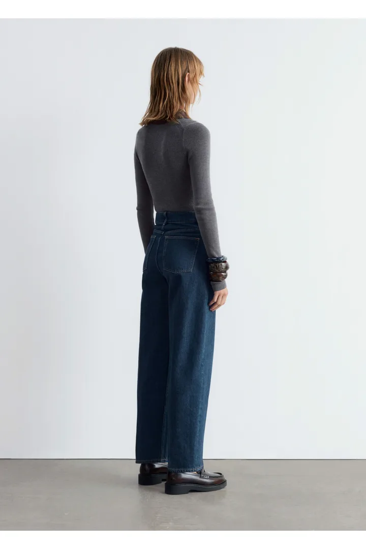 앤아더스토리즈 테이퍼드 진의 미디엄 블루컬러 ECOMLook입니다.