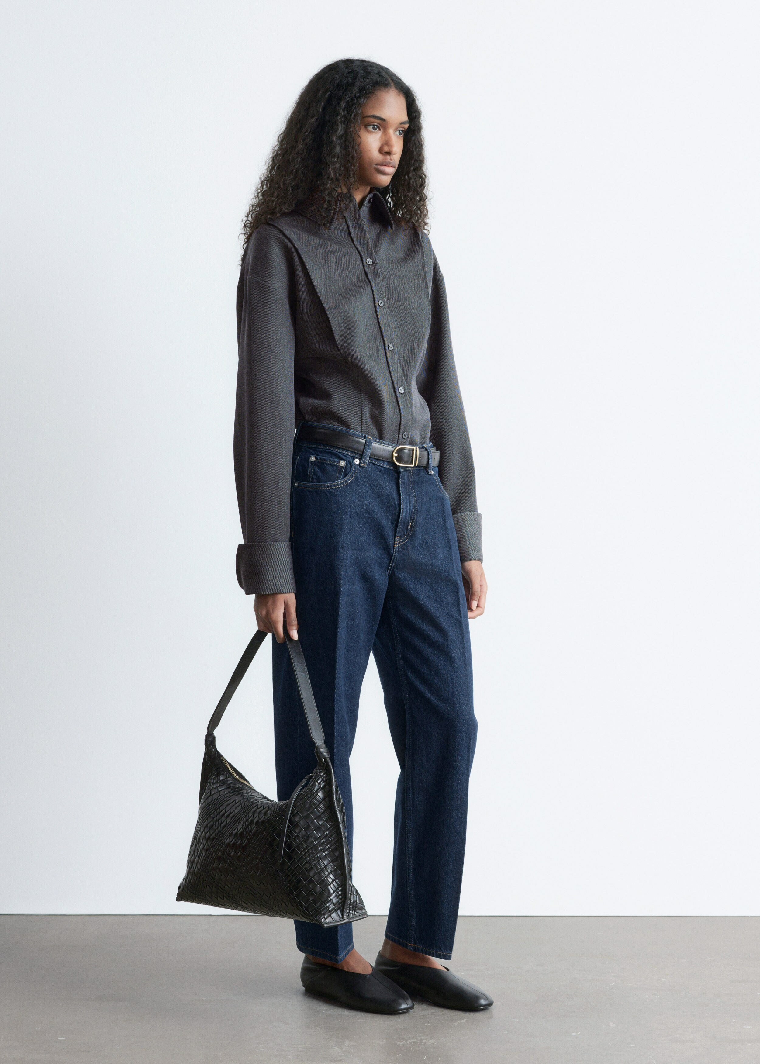 앤아더스토리즈 테이퍼드 진의 미디엄 블루컬러 ECOMLook입니다.