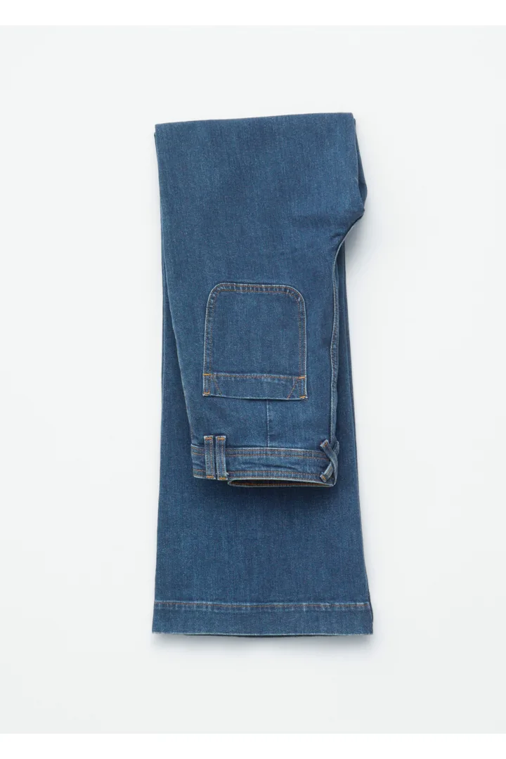 앤아더스토리즈 하이 웨이스트 플레어 진의 블루컬러 Product입니다.