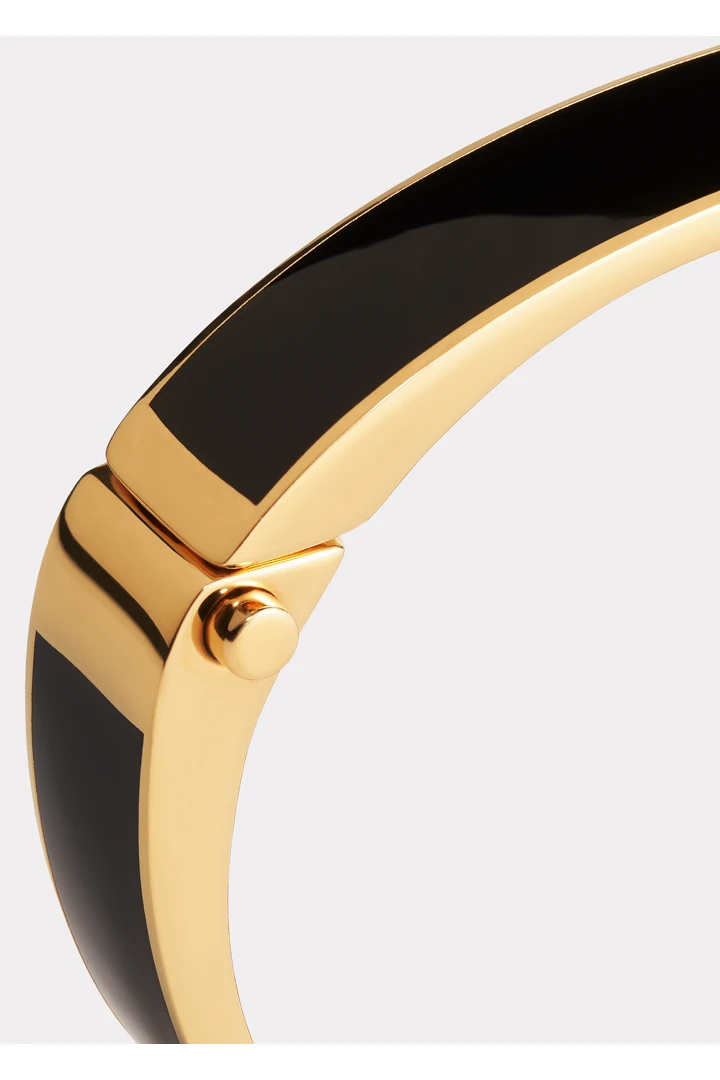 TOTEME 시그니처 브레이슬릿 블랙의 블랙컬러 2번쨰 이미지입니다.