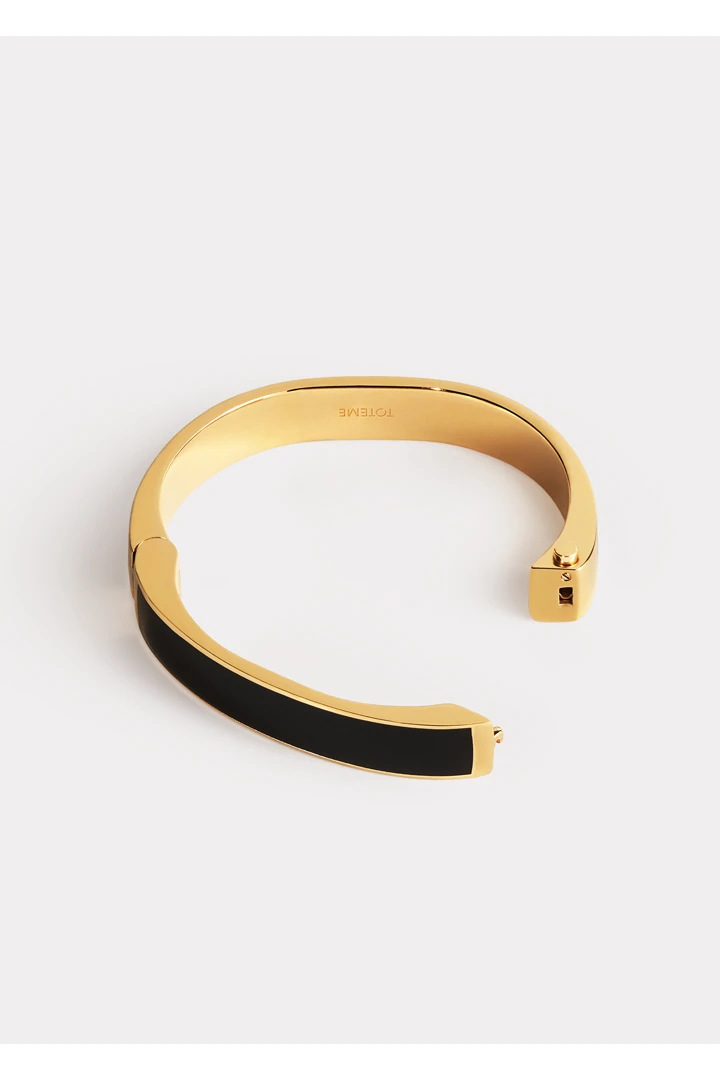 TOTEME 시그니처 브레이슬릿 블랙의 블랙컬러 3번쨰 이미지입니다.