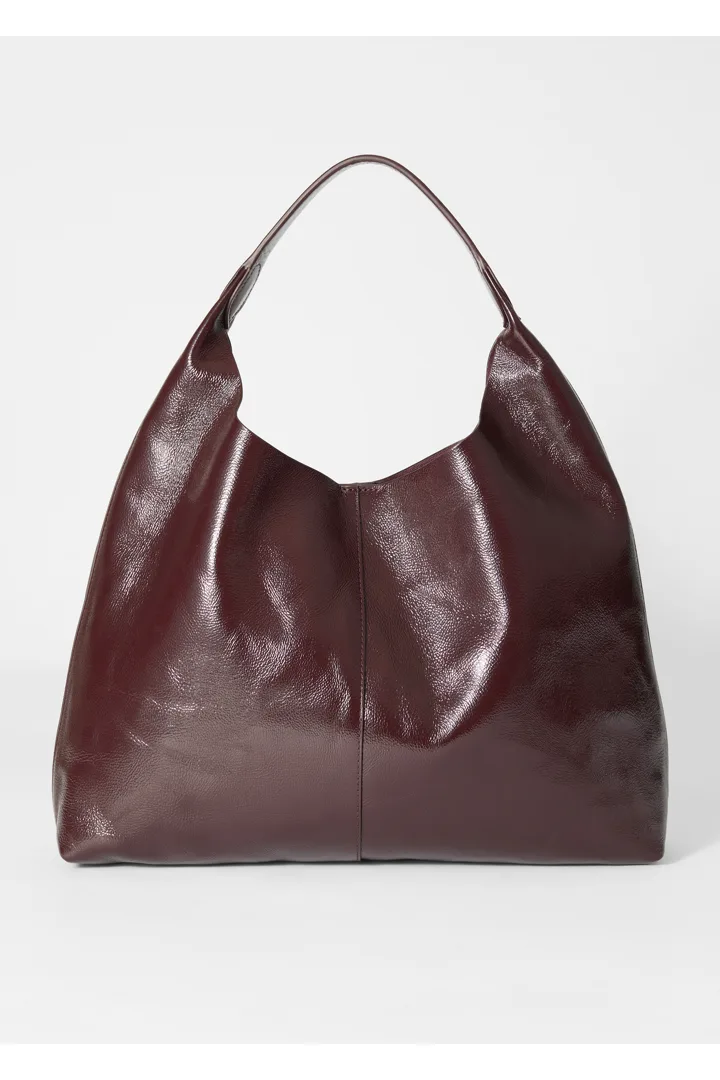 앤아더스토리즈 라지 페이펀트 레더 토트 백의 버건디컬러 Product입니다.