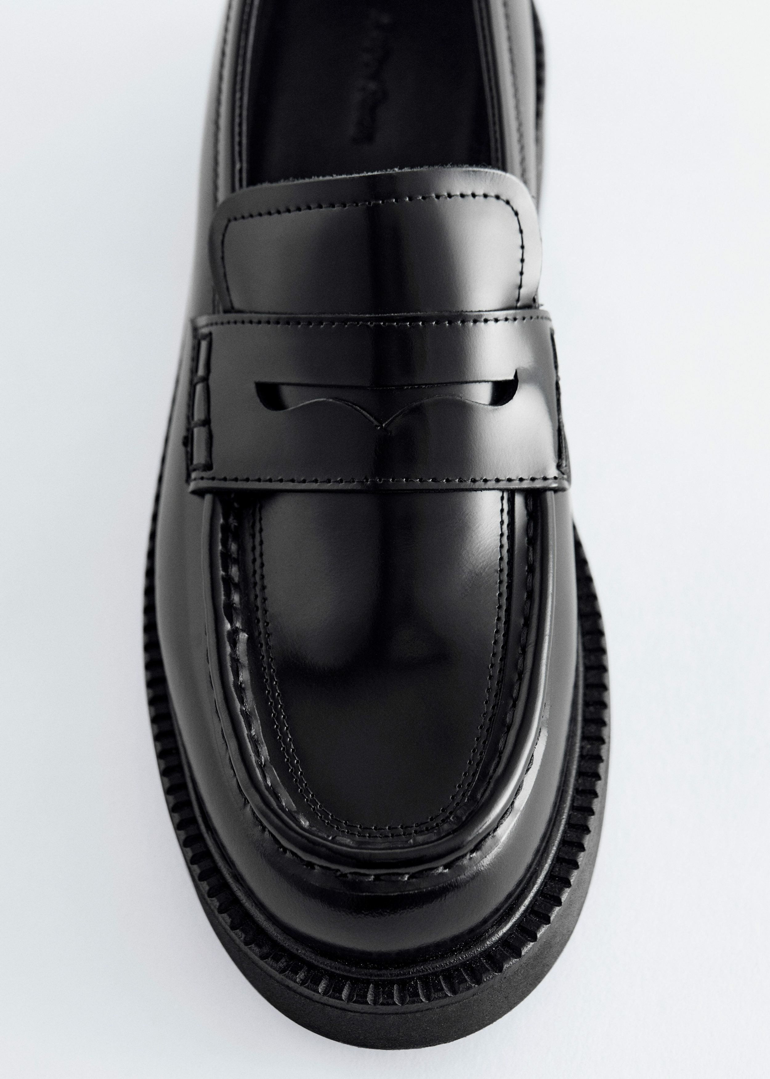 앤아더스토리즈 청키 로퍼의 블랙컬러 Detail입니다.