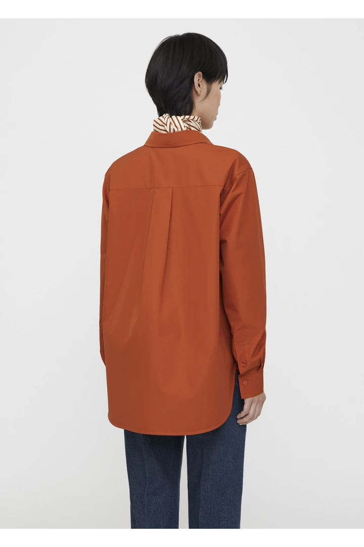 TOTEME 시그니처 코튼 셔츠 블러디 메리의 블러디 메리컬러 2번쨰 이미지입니다.