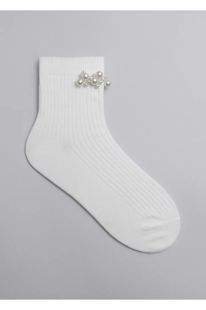 앤아더스토리즈 진주 앵클 삭스의 화이트컬러 Product입니다.