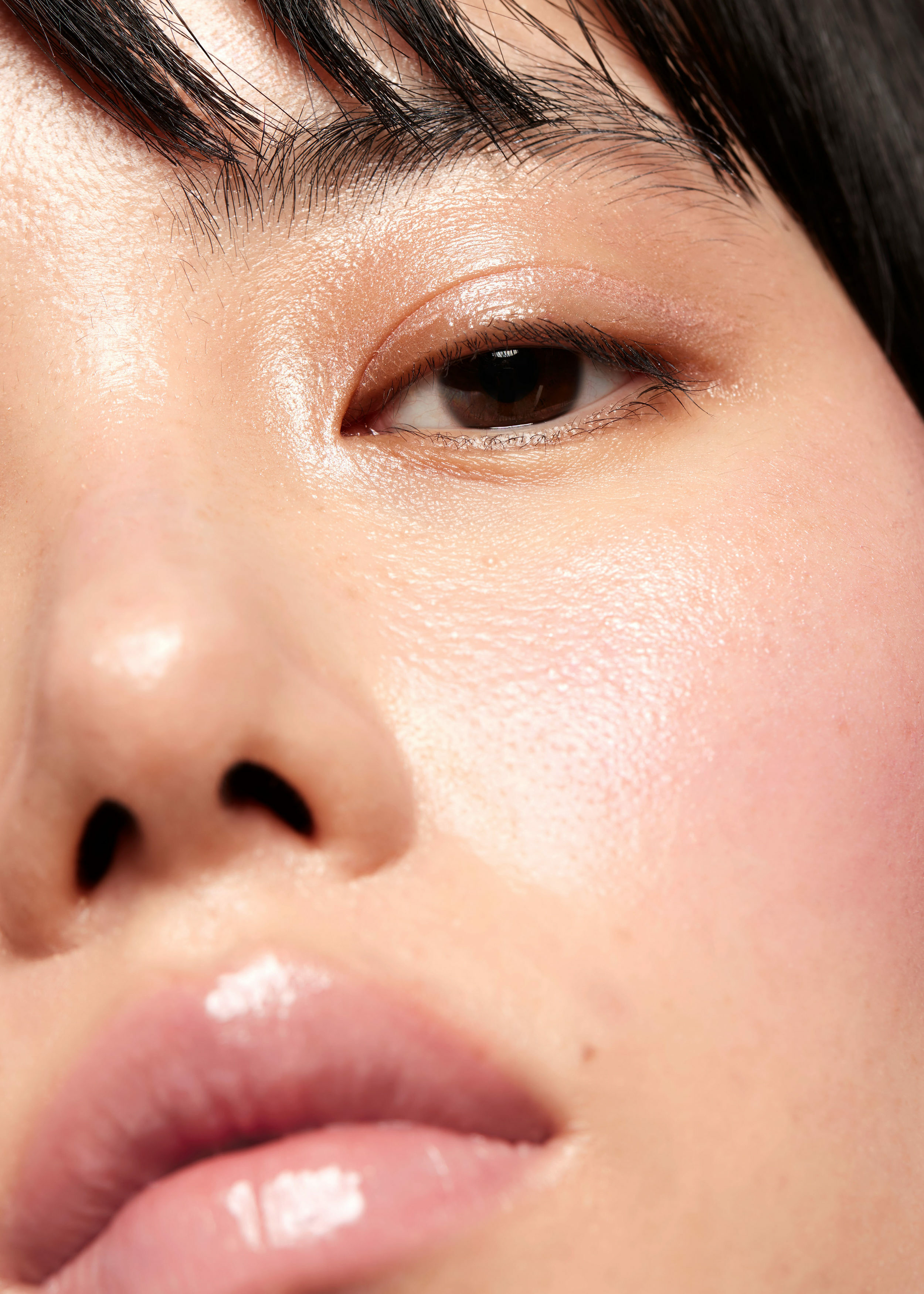 앤아더스토리즈 크림 하이라이터의 골드 웨이브컬러 ECOMLook입니다.