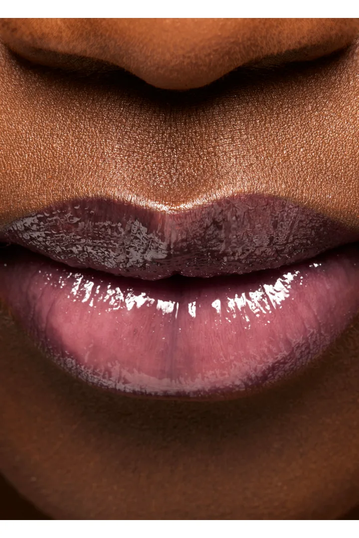 앤아더스토리즈 립 글로스의 커런트 참컬러 ECOMLook입니다.