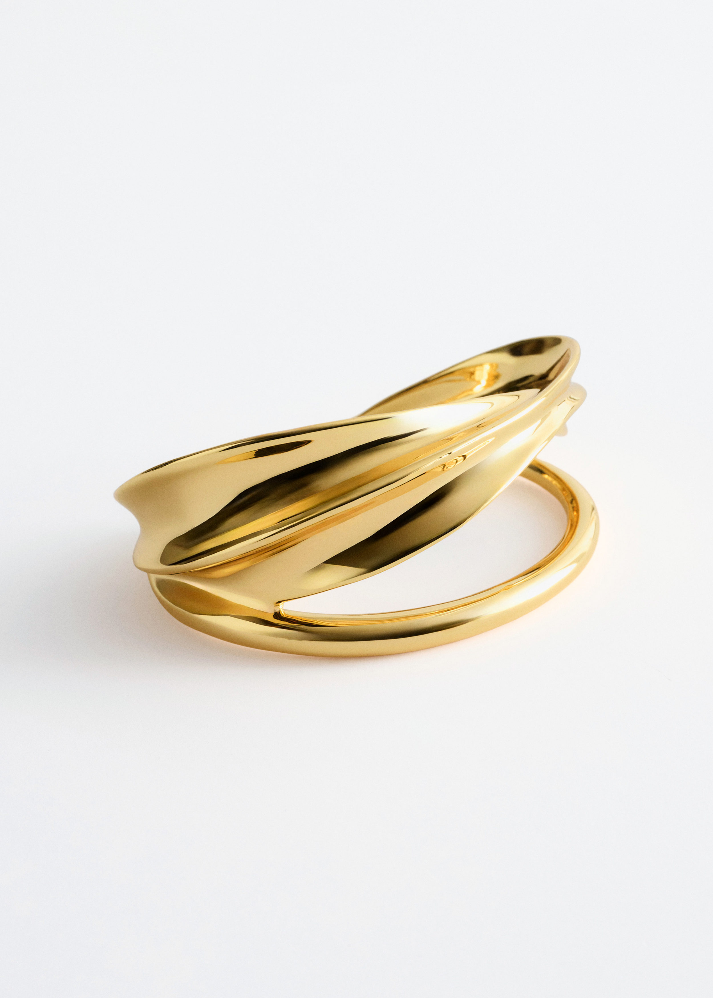 앤아더스토리즈 스컬프처럴 커프 브레이슬릿의 골드컬러 Product입니다.