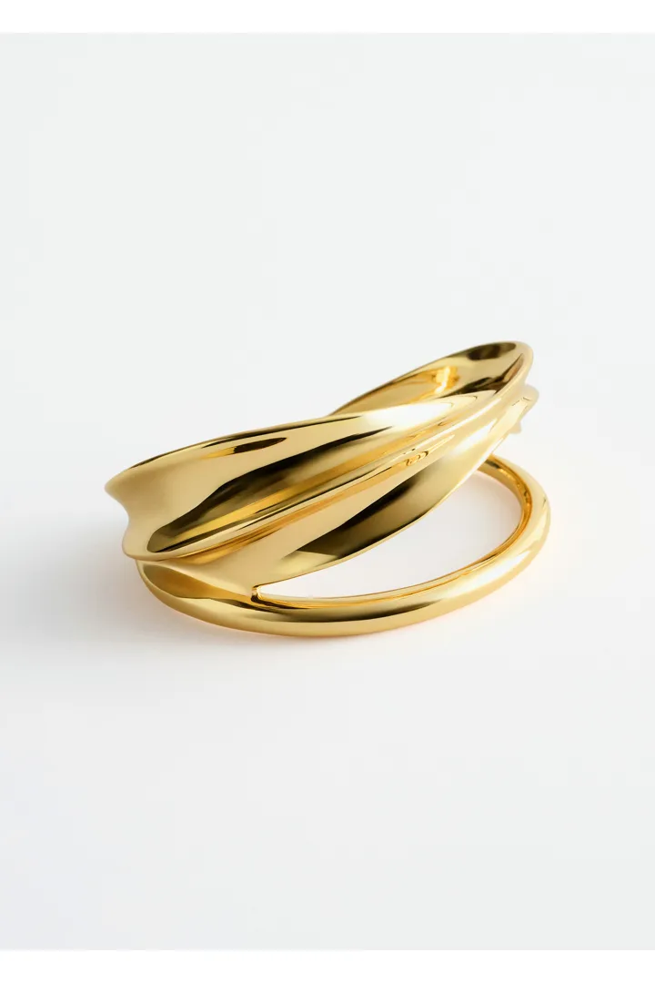 앤아더스토리즈 스컬프처럴 커프 브레이슬릿의 골드컬러 Product입니다.