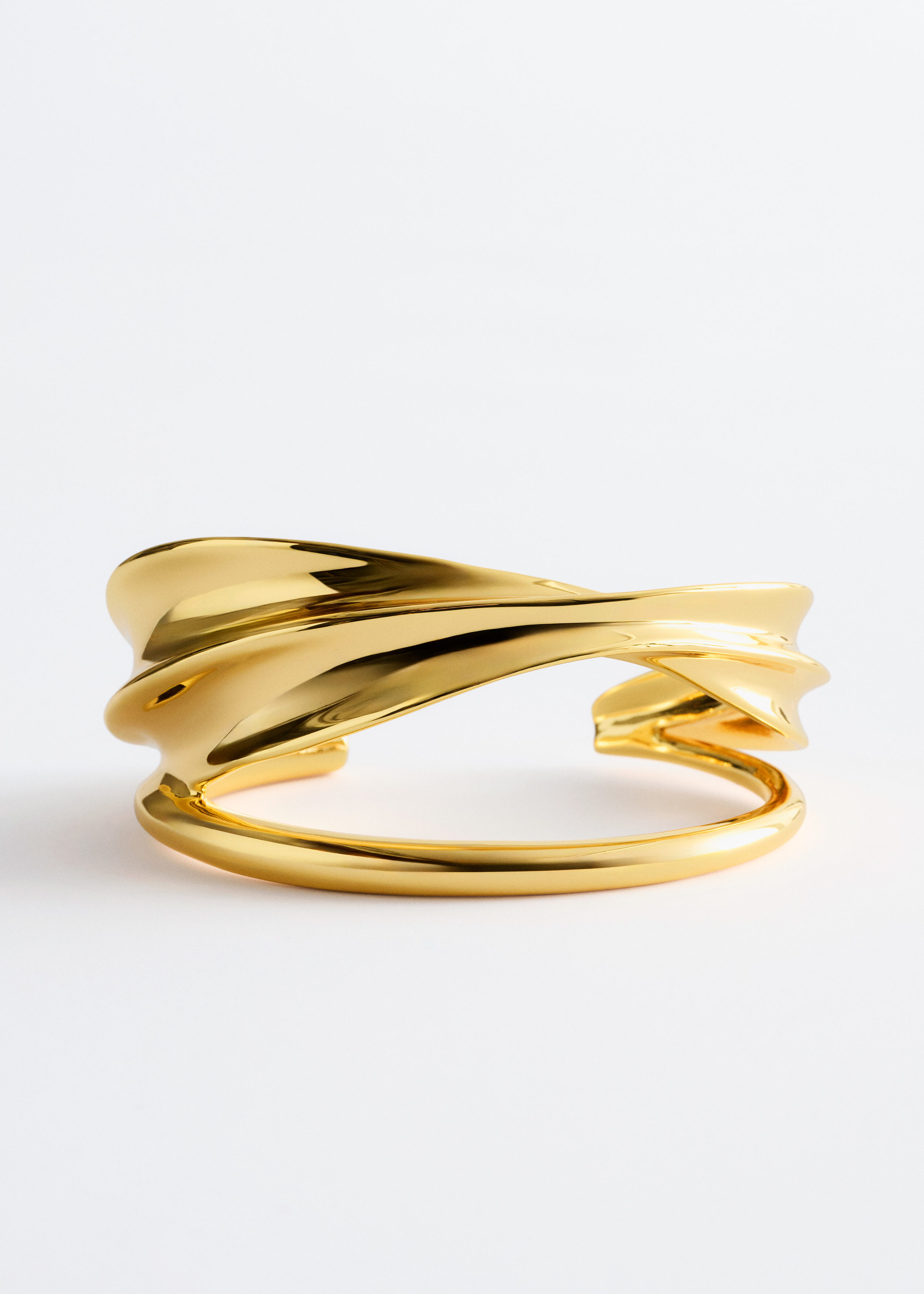 앤아더스토리즈 스컬프처럴 커프 브레이슬릿의 골드컬러 Product입니다.