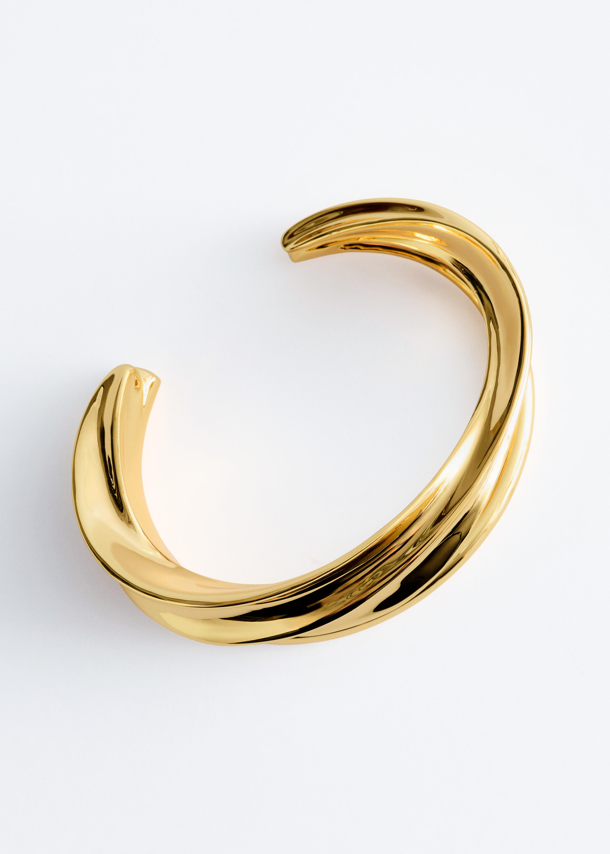 앤아더스토리즈 스컬프처럴 커프 브레이슬릿의 골드컬러 Product입니다.