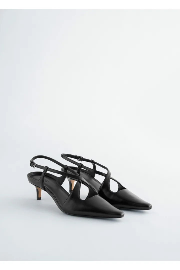 앤아더스토리즈 크리스 크로스 레더 슬링백 펌프스의 블랙컬러 Product입니다.