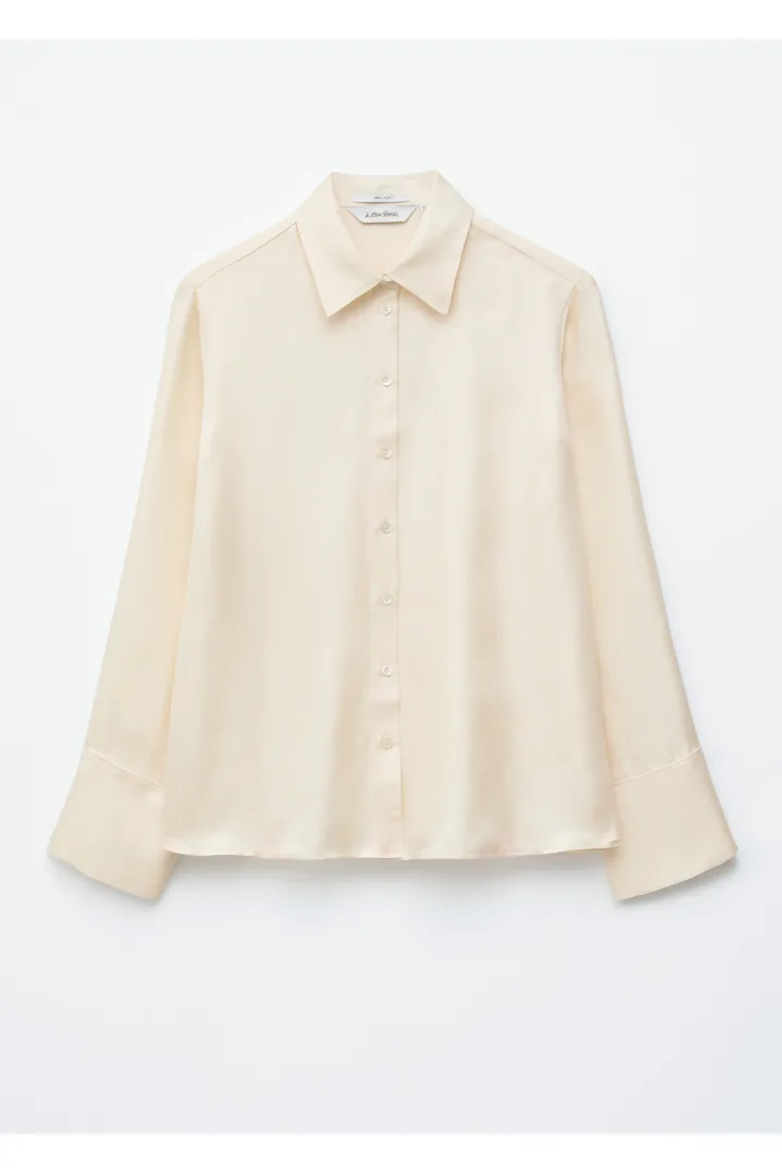 앤아더스토리즈 릴랙스드 실크 셔츠의 크림컬러 Product입니다.