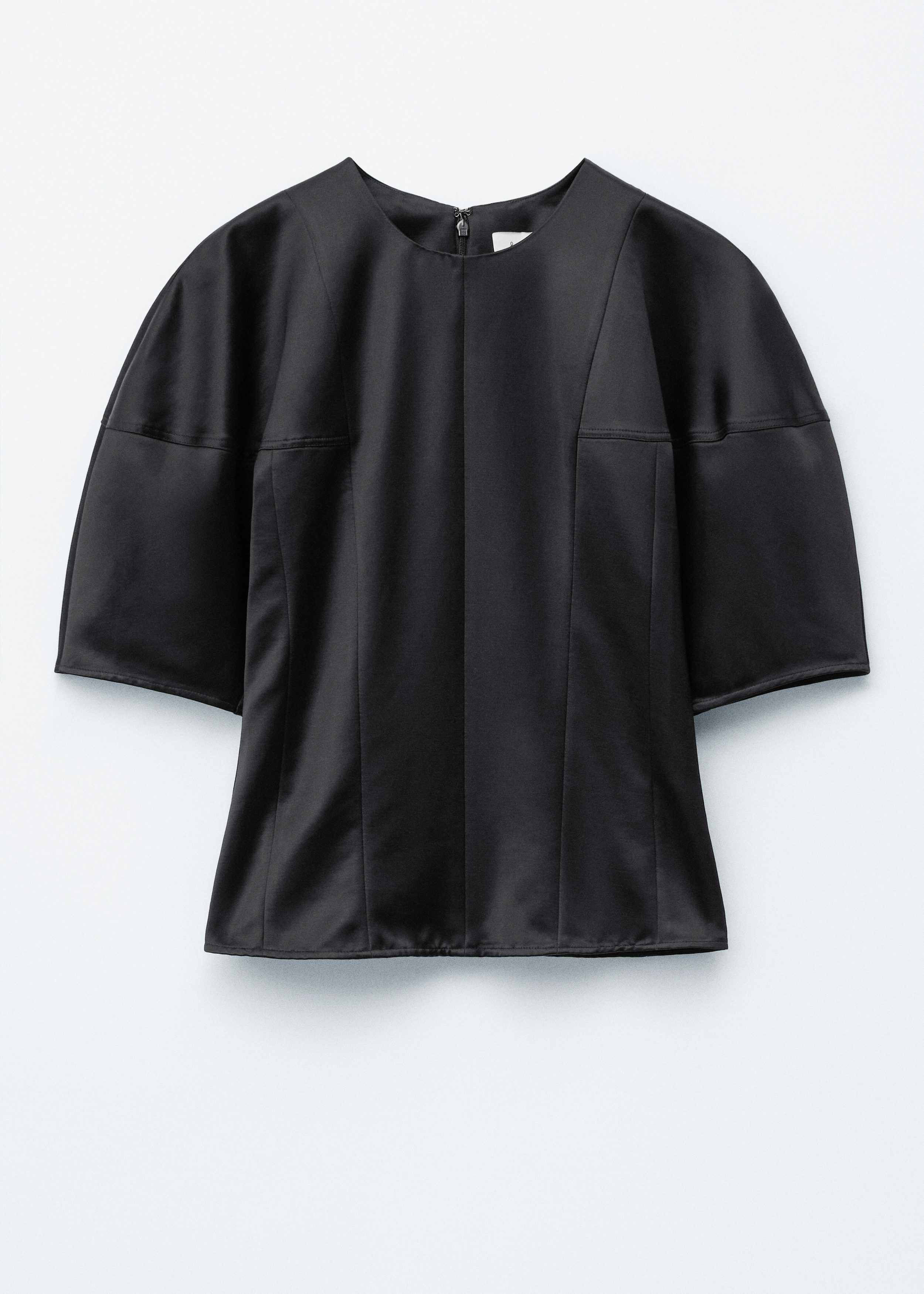 앤아더스토리즈 새틴 퍼프 슬리브 탑의 블랙컬러 Product입니다.