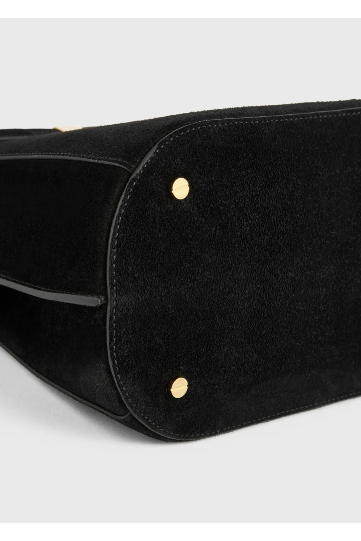 TOTEME 벨티드 스웨이드 버킷 백 블랙의 블랙컬러 5번쨰 이미지입니다.
