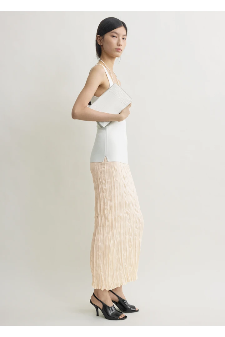 TOTEME 크링클드 니트 스커트 페일 에이프리컷의 페일 에이프리컷컬러 1번쨰 이미지입니다.